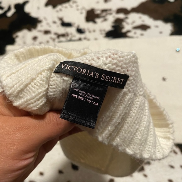 Victoria’s Secret beanie and scarf bundle - Picture 2 of 2